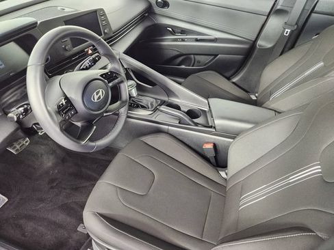 Certified 2025 Hyundai Elantra Sport FWD image 10