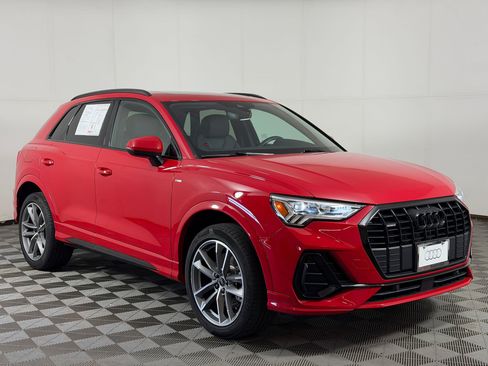 Used 2023 Audi Q3 2.0T Premium w/ Black Optic Sport Package AWD/4WD image 7