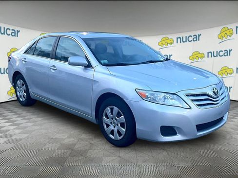 Used 2010 Toyota Camry LE image 1