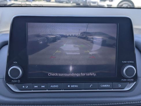 Used 2025 Nissan Rogue SV image 21