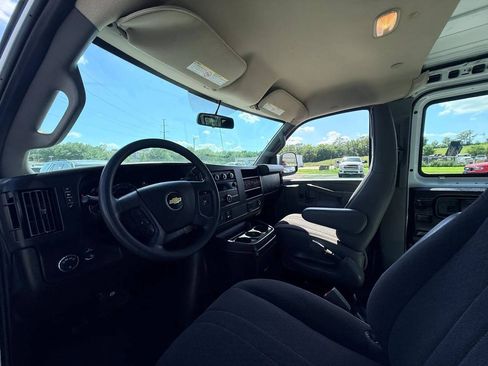 Used 2018 Chevrolet Express 2500 w/ Driver Convenience Package RWD image 10