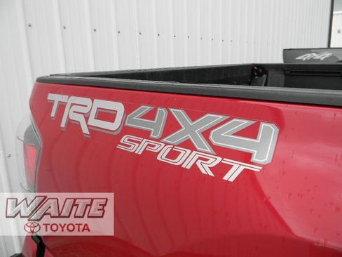 Used 2020 Toyota Tacoma TRD Sport AWD/4WD image 3