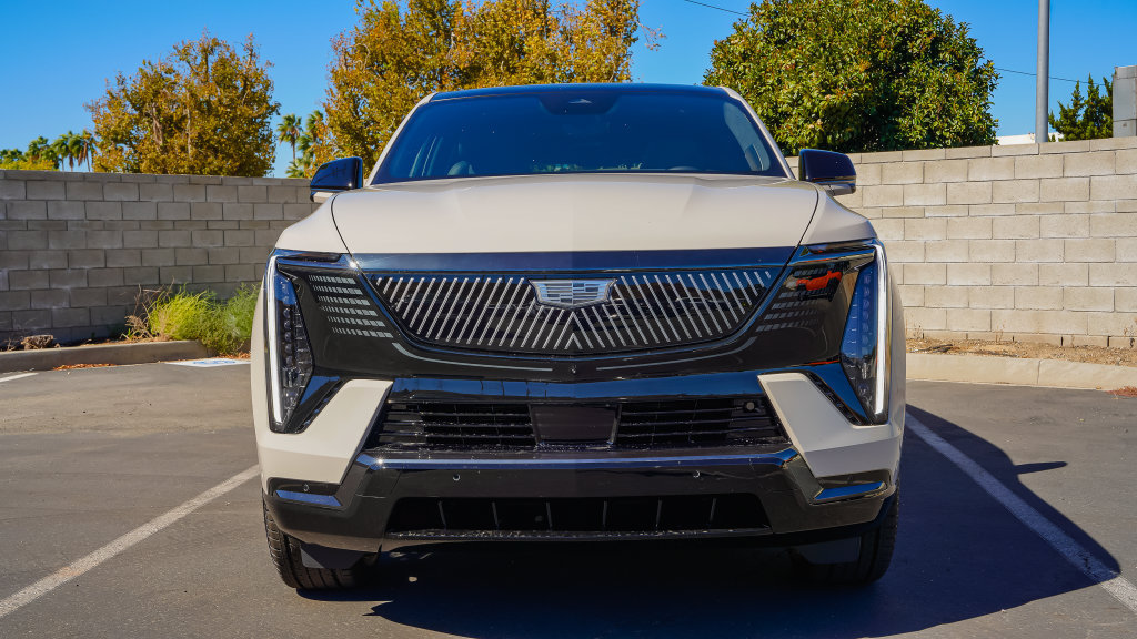 New 2026 Cadillac Escalade IQ Sport 2 w/ LPO, ONYX Package AWD/4WD image 4