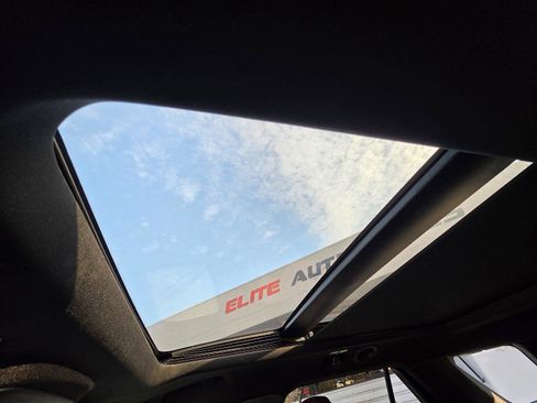 Used 2020 Ford Explorer Platinum w/ Premium Technology Package image 23