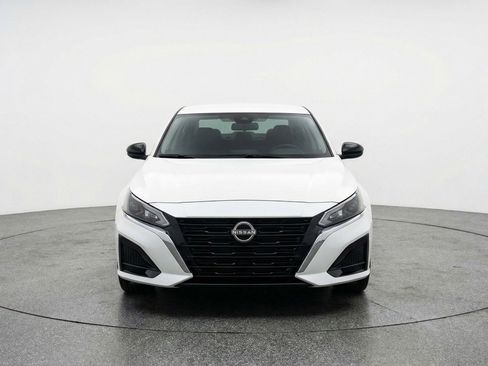 Used 2025 Nissan Altima 2.5 SV image 2