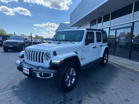 Used 2019 Jeep Wrangler Unlimited Sahara w/ LED Lighting Group AWD/4WD image 7