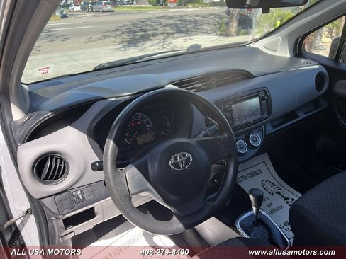 Used 2015 Toyota Yaris L image 11