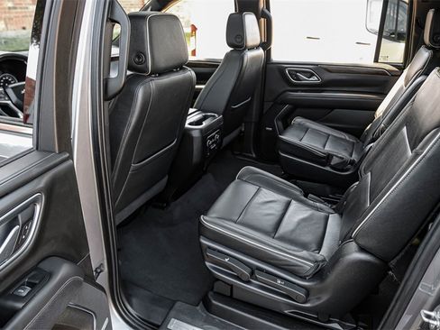 Used 2021 Chevrolet Suburban Premier w/ Premium Package image 44