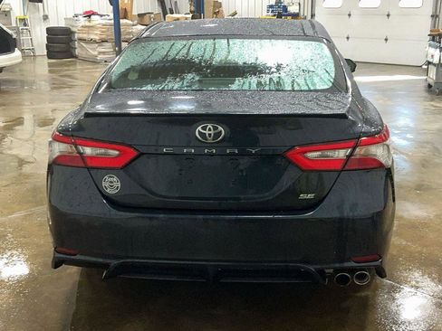 Used 2018 Toyota Camry SE image 6