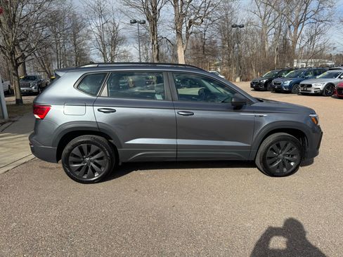 Used 2024 Volkswagen Taos S image 8