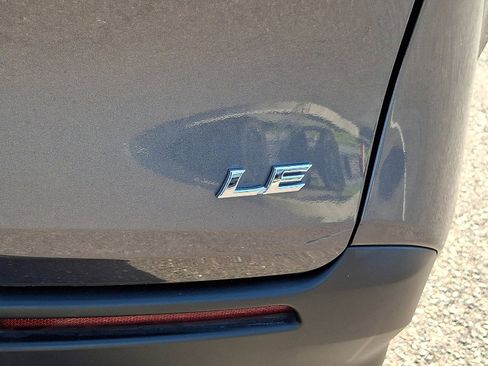 Used 2025 Toyota Sienna LE FWD image 31