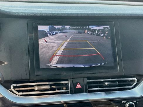 Certified 2022 Kia Niro LXS FWD image 13
