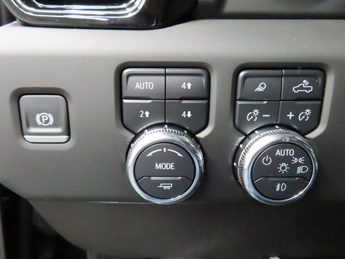 Used 2025 GMC Sierra 2500 AT4X w/ AT4X AEV Edition AWD/4WD image 61