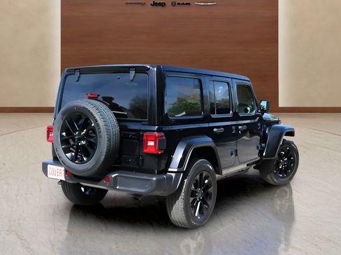 Used 2025 Jeep Wrangler Unlimited Sahara w/ Safety Group AWD/4WD image 5