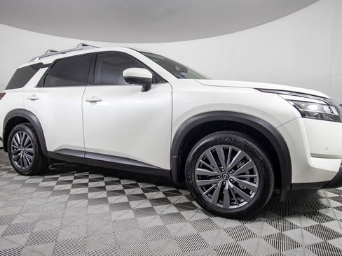 Used 2023 Nissan Pathfinder SL w/ SL Premium Package FWD image 2