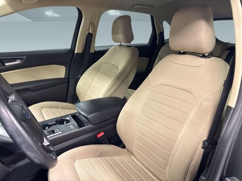 Used 2021 Ford Edge SE image 21