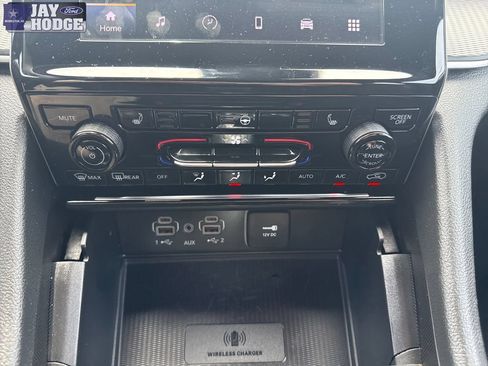 Used 2025 Jeep Grand Cherokee Altitude RWD image 19