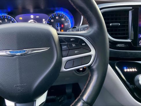 Used 2017 Chrysler Pacifica Touring-L Plus image 23