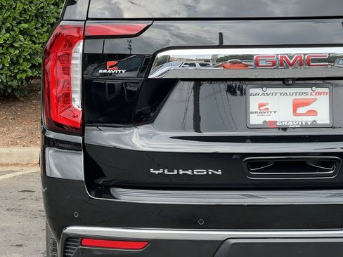 Used 2022 GMC Yukon XL SLT w/ SLT Luxury Package image 14