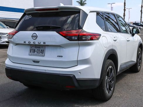 Used 2025 Nissan Rogue SV AWD/4WD image 13