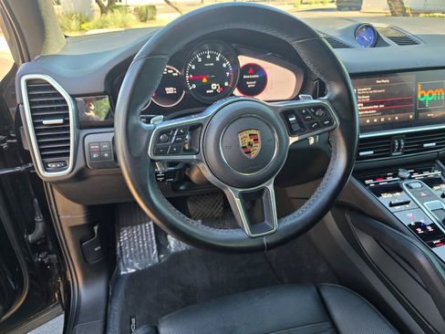 Used 2022 Porsche Cayenne AWD/4WD image 38