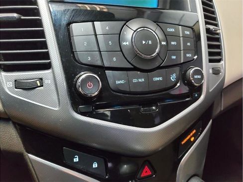 Used 2011 Chevrolet Cruze LTZ FWD image 17