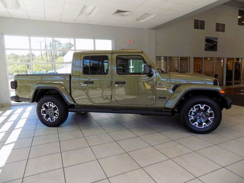 New 2026 Jeep Gladiator Sport AWD/4WD image 7