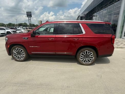 Used 2024 GMC Yukon Denali Ultimate AWD/4WD image 6