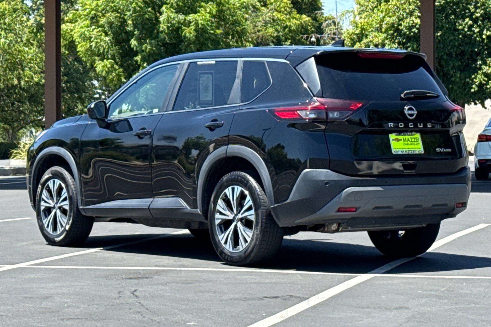 Used 2023 Nissan Rogue SV AWD/4WD image 3