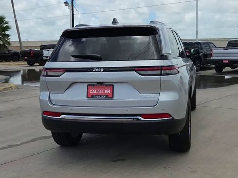 New 2026 Jeep Grand Cherokee Laredo X RWD image 7