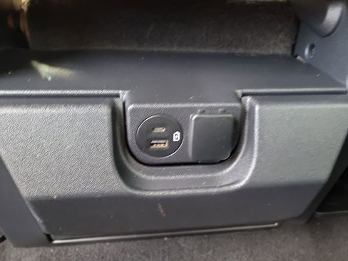 Used 2023 Ford F150 XLT image 12