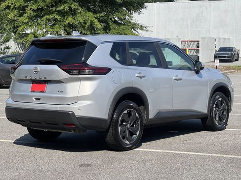 Used 2025 Nissan Rogue SV AWD/4WD image 24