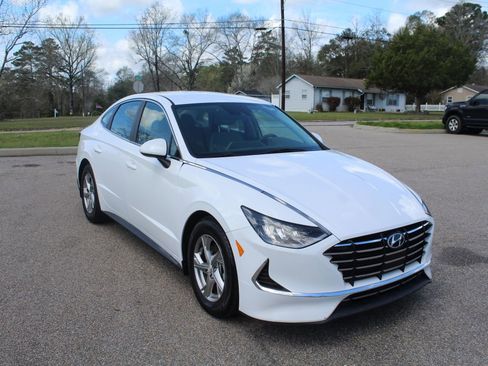 Used 2021 Hyundai Sonata SE image 2