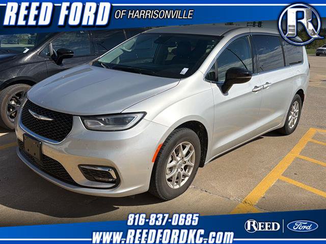 Used 2024 Chrysler Pacifica Touring-L FWD image 1
