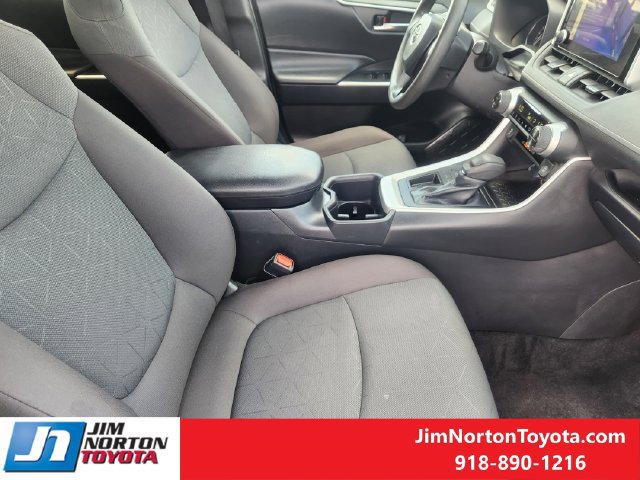 Used 2025 Toyota RAV4 XLE FWD image 14