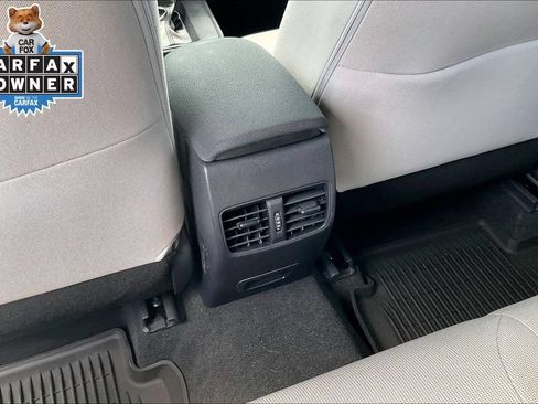 Used 2026 Toyota Corolla Cross LE AWD/4WD image 33