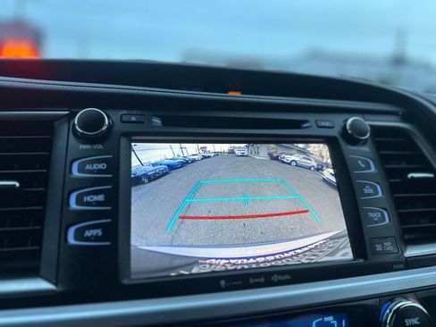 Used 2019 Toyota Highlander XLE image 20