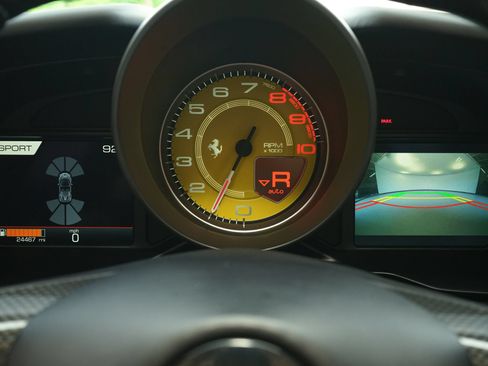 Used 2021 Ferrari F8 Tributo RWD image 18