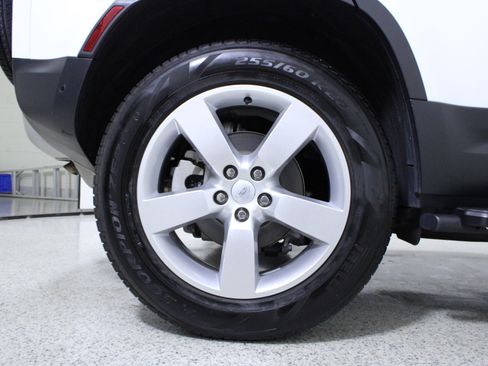 Used 2025 Land Rover Defender 110 S image 8