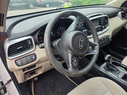 Used 2017 Kia Sorento FWD image 13