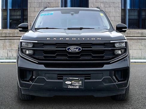 Certified 2025 Ford Expedition Active image 3