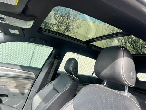 Used 2021 Volkswagen Atlas Cross Sport SE w/ Panoramic Sunroof Package image 21