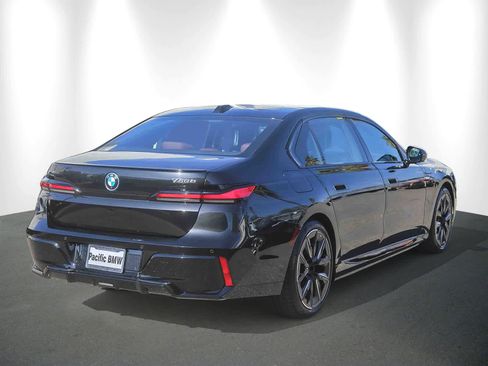 Used 2026 BMW 750e xDrive w/ Premium Package image 6