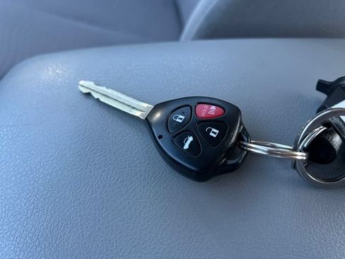 Used 2011 Toyota Camry LE FWD image 29