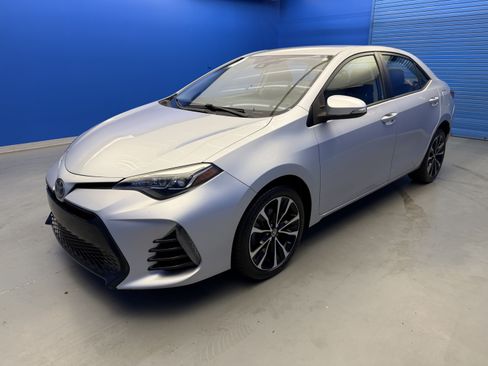 Used 2017 Toyota Corolla SE w/ Carpet Mat Package (TMS) FWD image 4