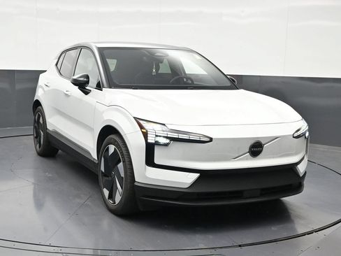 Used 2025 Volvo EX30 Plus AWD/4WD image 8