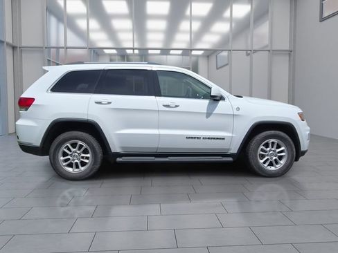 Used 2018 Jeep Grand Cherokee Laredo AWD/4WD image 9