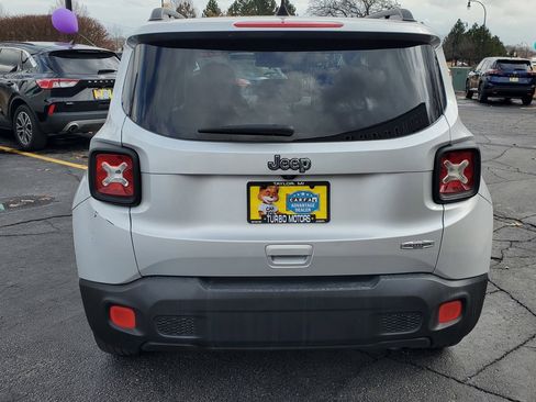 Used 2018 Jeep Renegade Latitude image 6