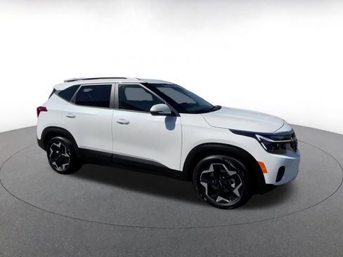 Used 2025 Kia Seltos S image 2
