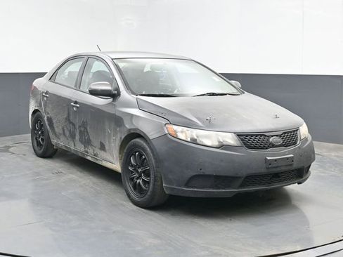 Used 2013 Kia Forte EX w/ Fuel Economy Pkg FWD image 2